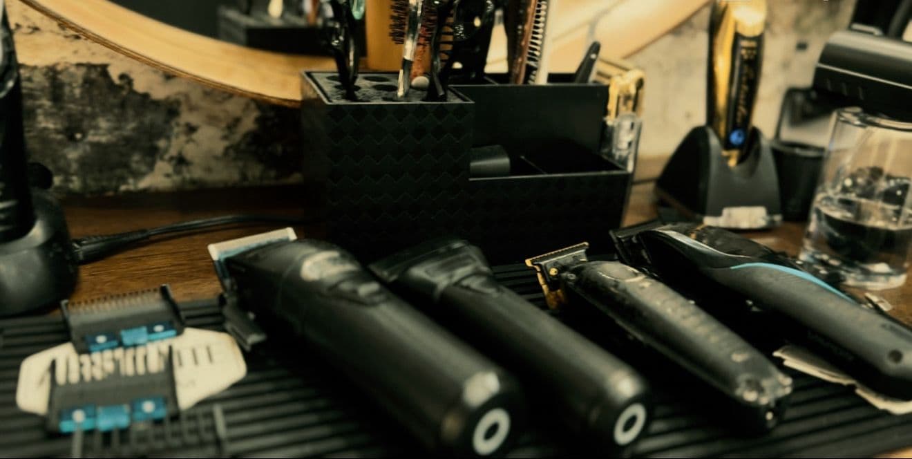 Mando Barber Werkzeuge — Trimmer und Aufsätze